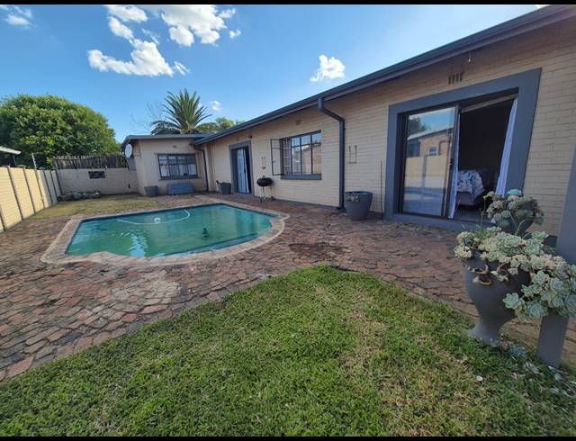 3 BEDROOM HOUSE FOR SALE IN VANDERBIJLPARK SE 1